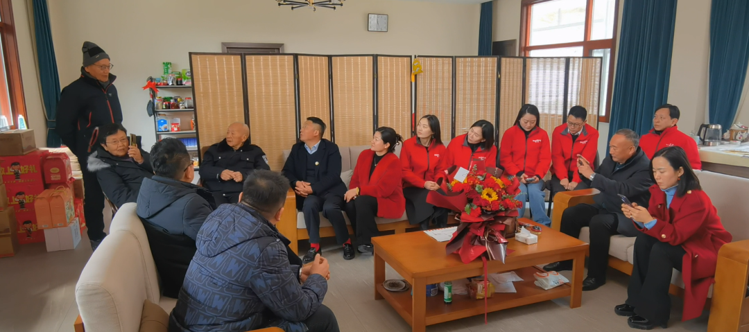 昊東公司一行看望胡正先老紅軍，聆聽那段可歌可泣的英雄歷史
